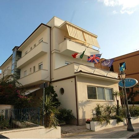 Hotel Mayor Sperlonga Bagian luar foto